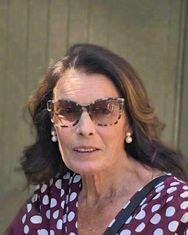 YVETTE TREACY (née O’Donnell)